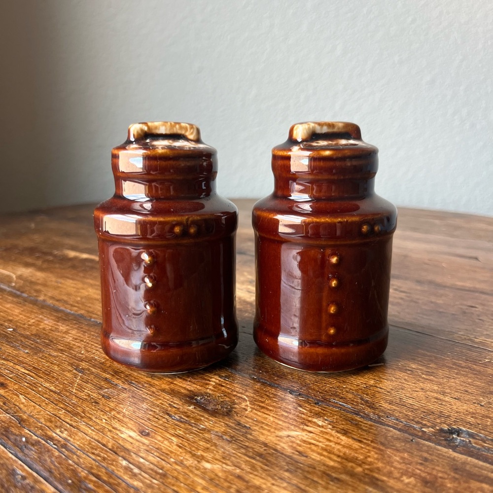 Mccoy Pottery Brown glazed milk can design salt and pepper shaker